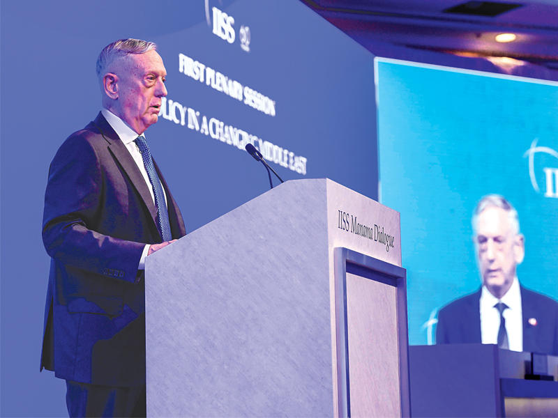 ماتيس متحدثاً أمام «مؤتمر حوار المنامة» في البحرين أمس (أ ف ب)