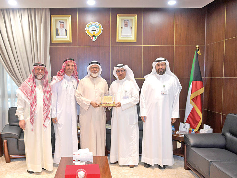 الوفد البحريني في بيت الزكاة