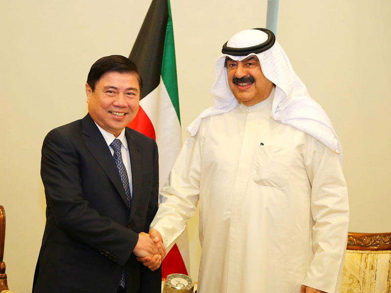 نائب وزير الخارجية خالد سليمان الجارالله خلال استقباله رئيس اللجنة الشعبية وحاكم مدينة هوشي منه نجوين ثان فونغ