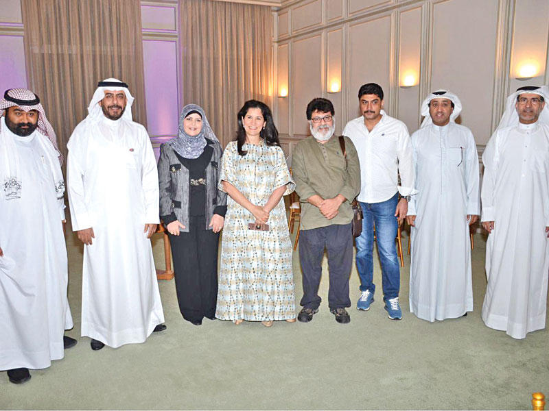 العلي تتوسط الأنصاري ومخرج ونجوم «سرب الحمام»