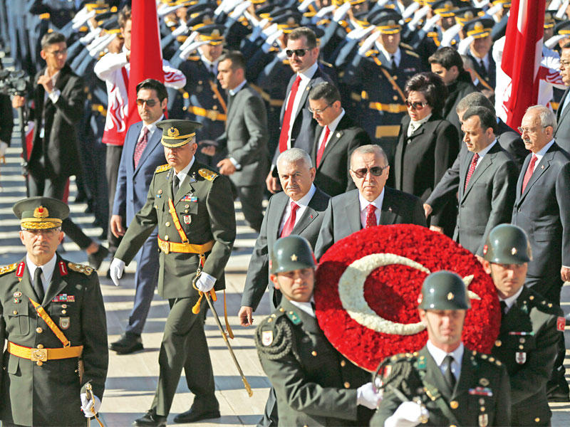 إردوغان يستعد لوضع إكليل من الزهور على قبر أتاتورك في أنقرة أمسt(إي بي أيه)