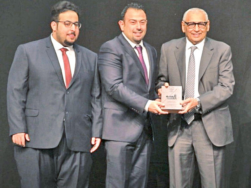 السفير الدويسان مكرماً العيسى