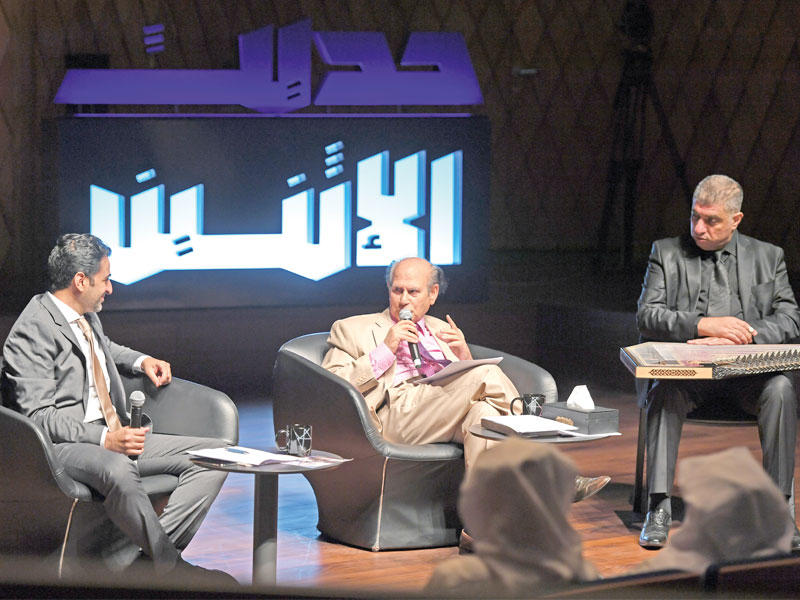 فاضل عواد متحدثا خلال فعالية «حديث الأثنين»