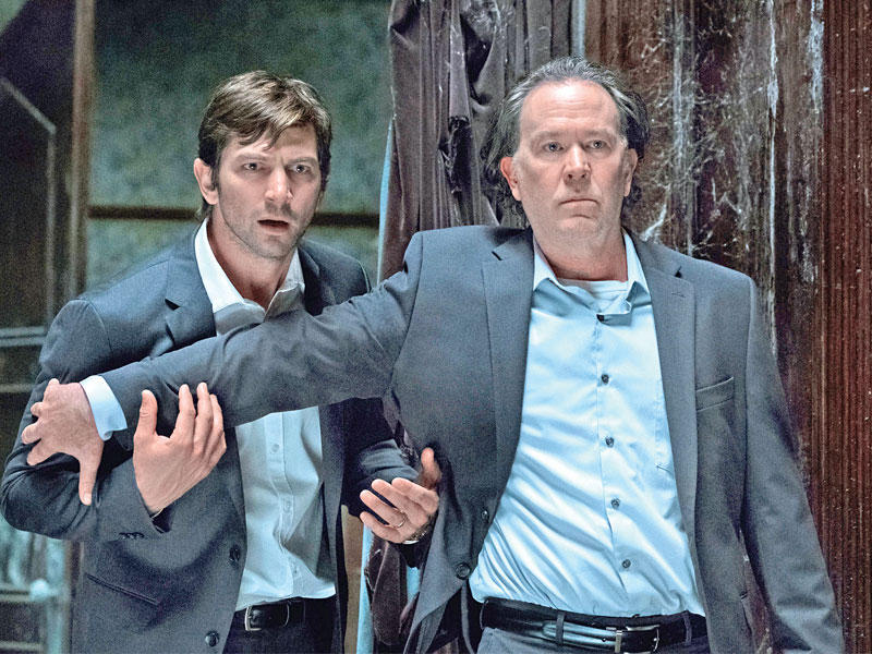 مشهد من مسلسل the haunting of hill house