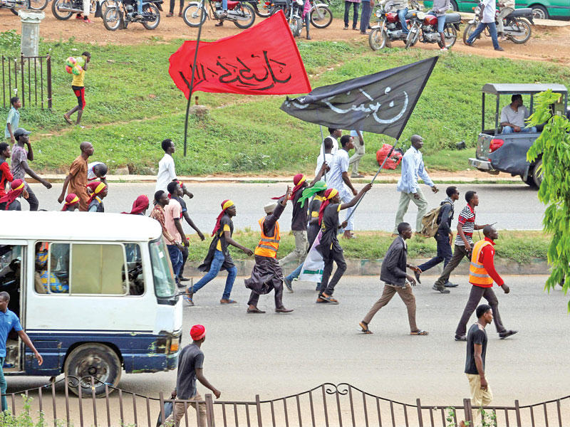 أنصار «حركة نيجيريا الإسلامية» يتظاهرون في أبوجا أمس الأول (ا ف ب)