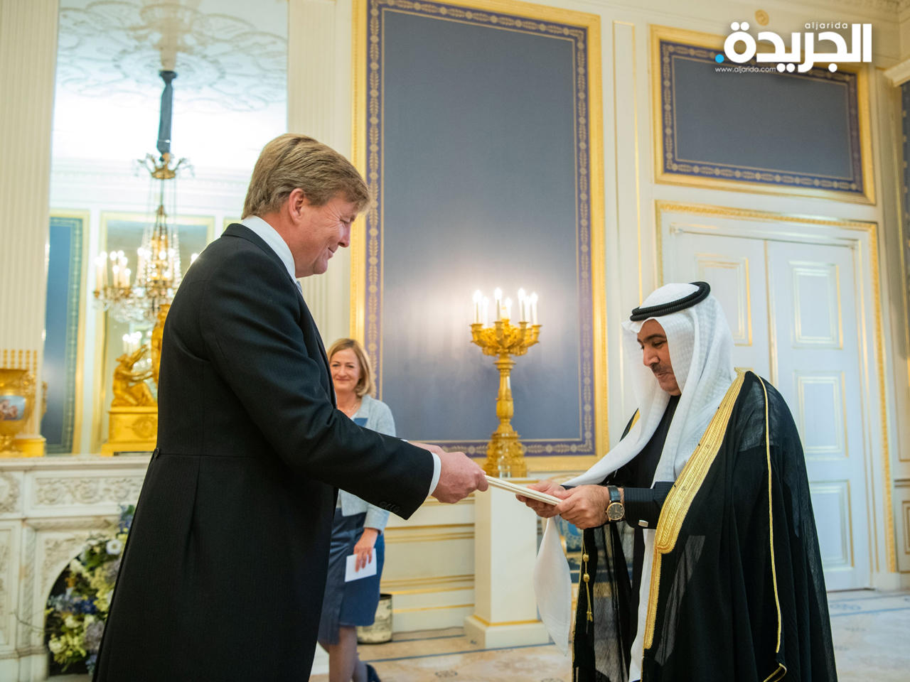 السفير عبد الرحمن العتيبي خلال تقديم اوراق اعتماده سفيرا للكويت لدى هولندا الى ملك هولندا وليم ألكسندر