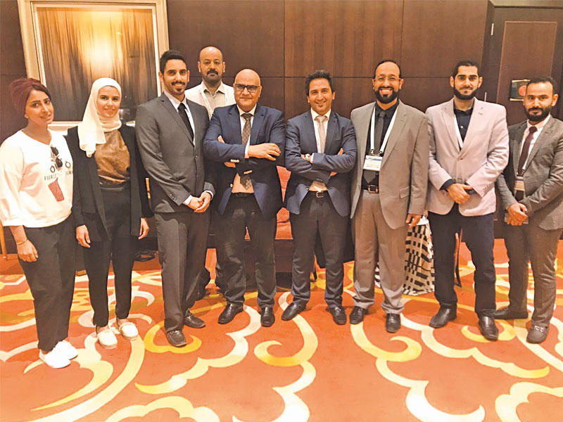 أعضاء من الوفد الطبي المشارك في المؤتمر