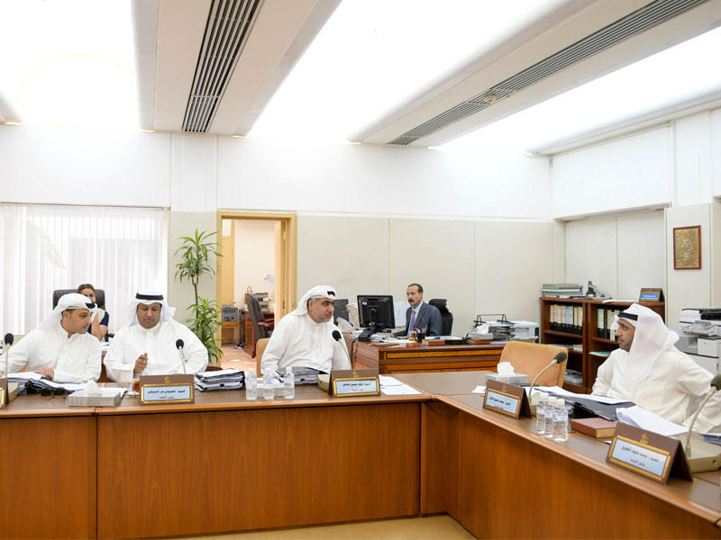 الدلال والشطي في اجتماع سابق للجنة التشريعية خلال دور الانعقاد الماضي t (تصوير عبدالله الخلف)