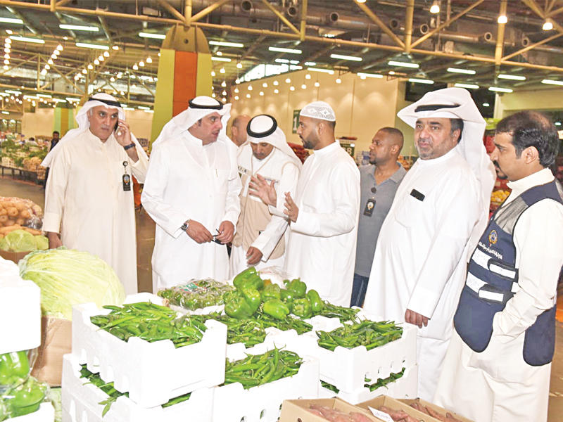 مفتشو «الشؤون» خلال الحملة التفتيشية