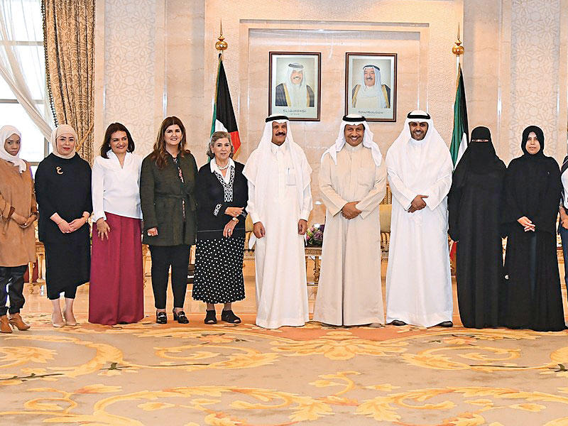 المبارك مستقبلاً وزير الإعلام والوفود المشاركة في الملتقى الثاني للصحافيات بدول «التعاون»