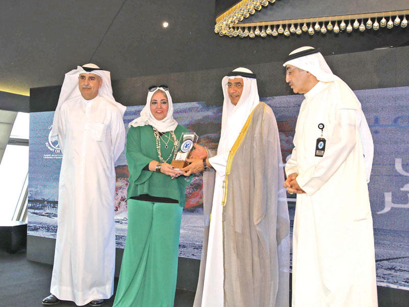 بخيت الرشيدي مكرما وجدان العقاب