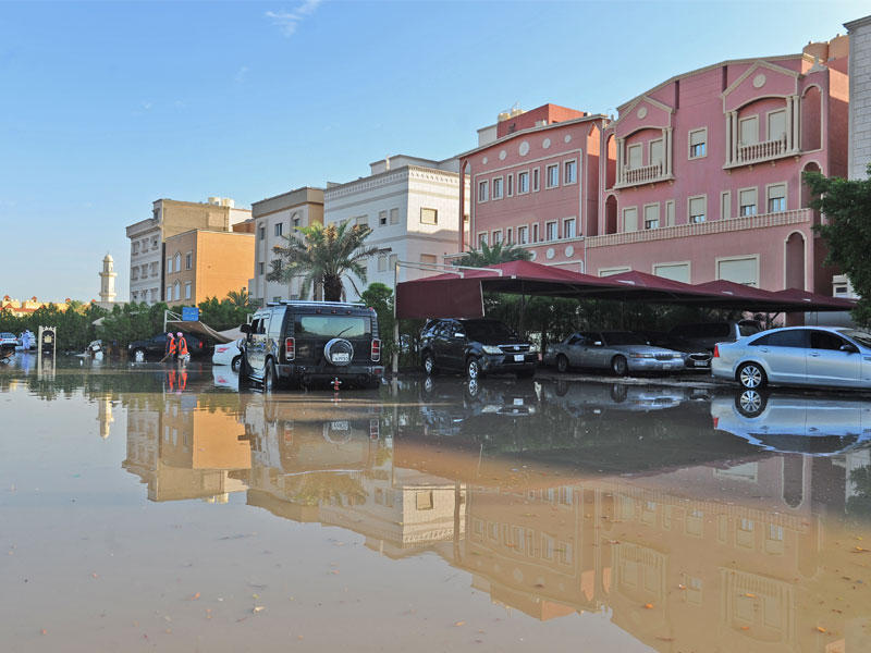 المناطق الداخلية تحولت إلى شبه جزر أمس