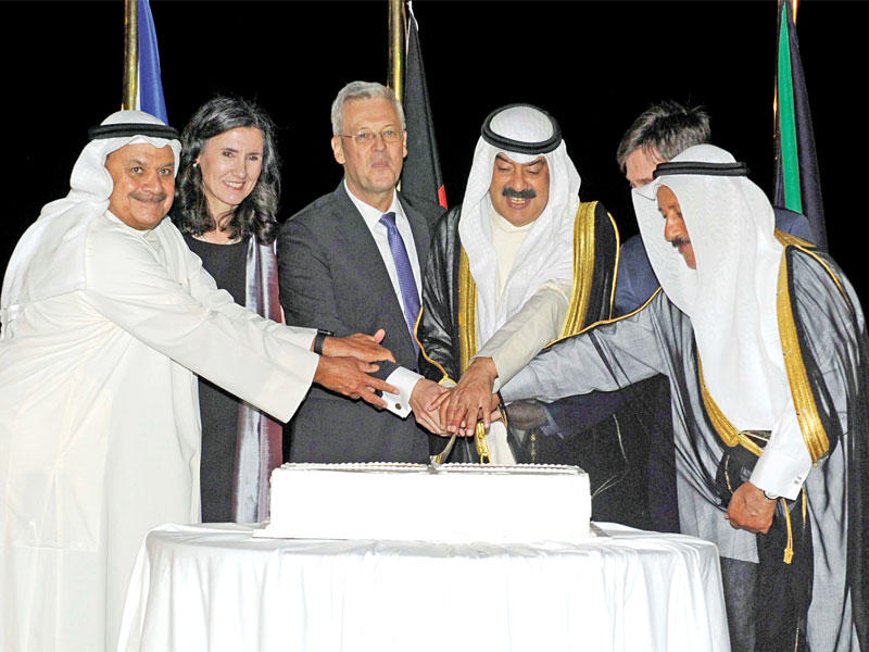 الجارالله خلال المشاركة في حفل السفارة الألمانية 