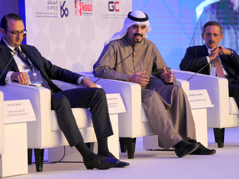 الجابر يتحدث للمشاركين في الملتقى