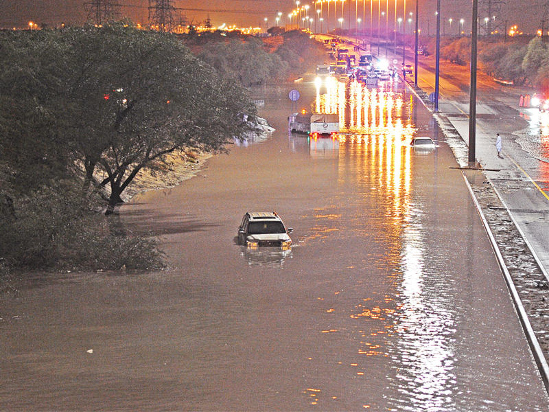 جانب من غرق الشوارع