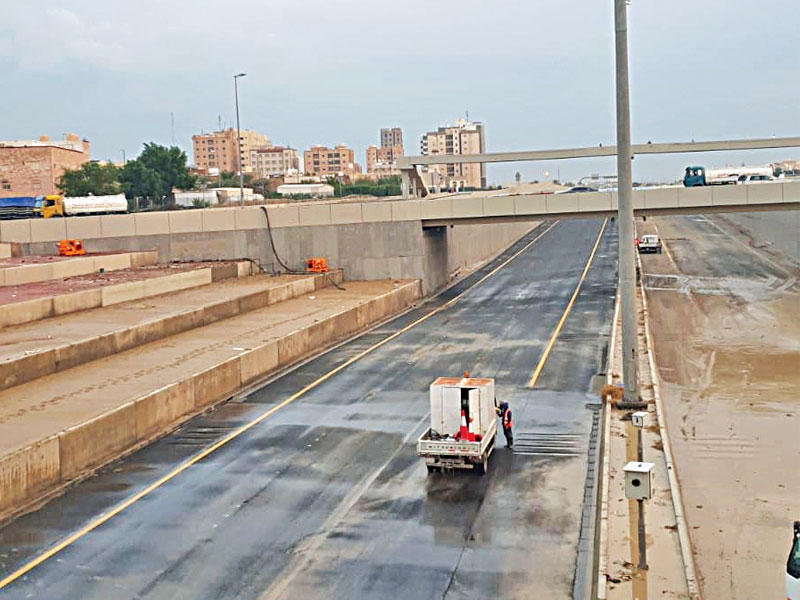 نفق المنقف بعد سحب المياه منه مساء أمس تمهيداً لإعادة افتتاحه