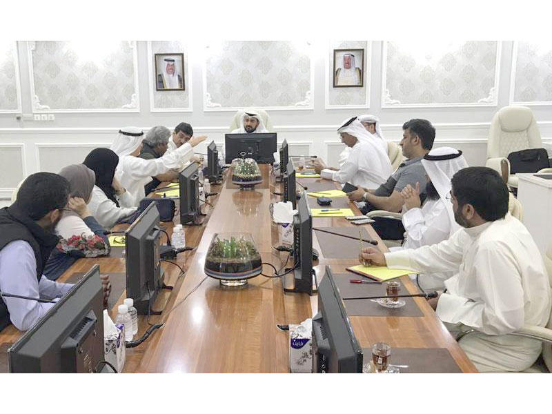 وزير الصحة الشيخ الدكتور باسل الصباح يترأس اجتماعا لقيادات الوزارة في غرفة التحكم التابعة للجنة الطوارئ المركزية