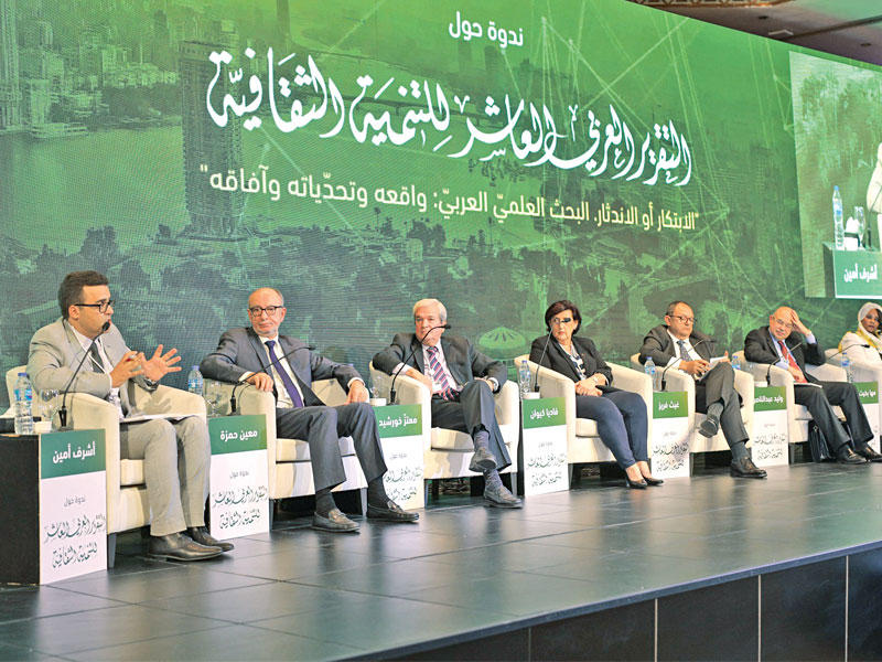 المتحدثون في الندوة 