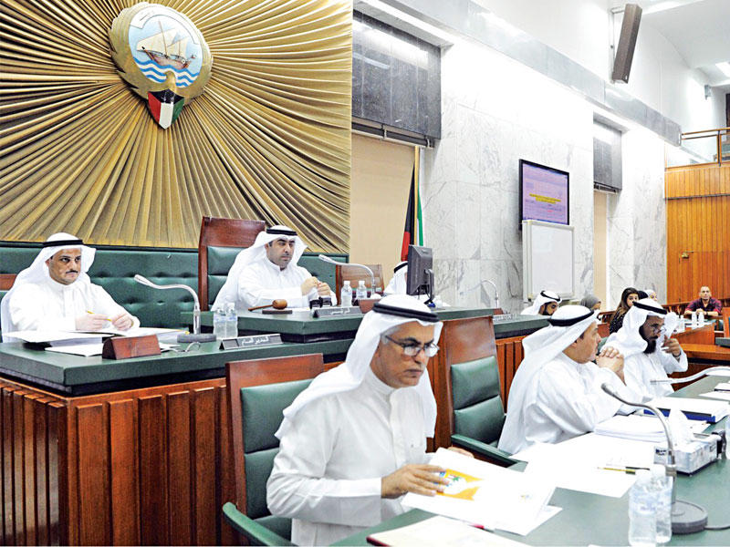 جانب من جلسة البلدي أمس