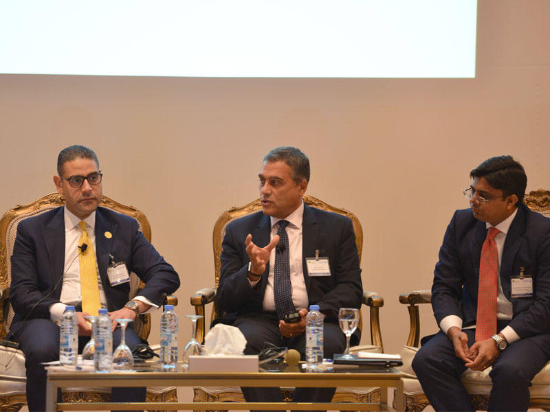 فانوس متحدثاً في الجلسة النقاشية 