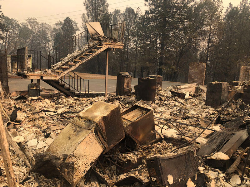 منزل في منطقة باردايز دُمّر بحريق كاليفورنيا      (رويترز)