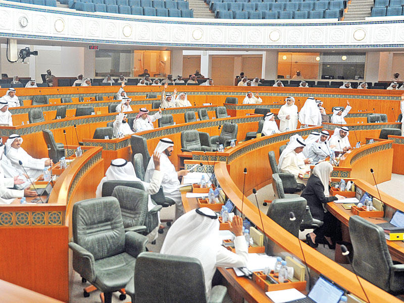 جلسة الأمطار والسيول أمسt(تصوير عبدالله الخلف)