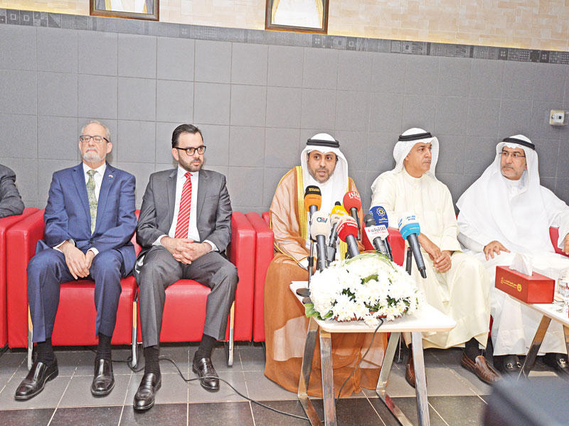 الجبري متحدثاً في معرض الكتاب أمس    (تصوير: نوفل إبراهيم)