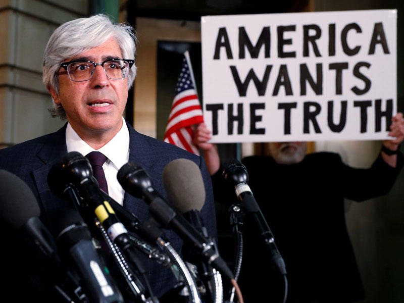 المحامي في شبكة سي إن إن ، إلى المراسلين عقب جلسة استماع على دعوى سي إن إن ضد إدارة ترامب