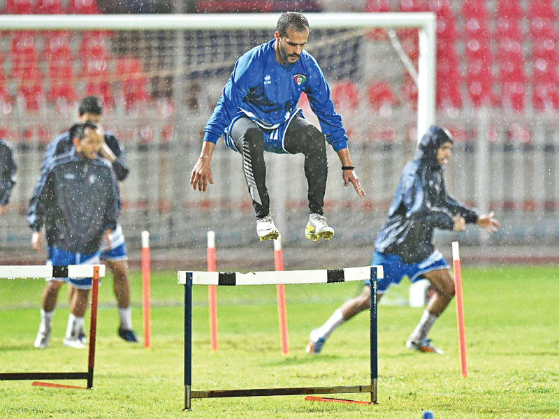 جانب من تدريب الأزرق أمس  