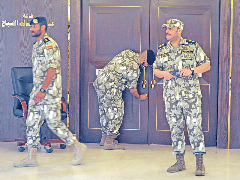 إغلاق القاعة بعد تحويل الجلسة إلى سرية