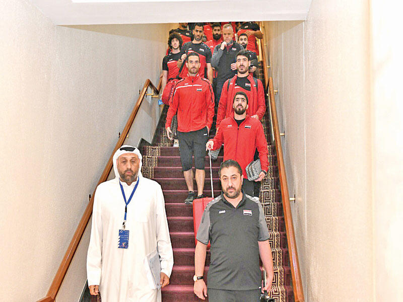  المنتخب السوري لدى وصوله إلى قاعة التشريفات بمطار الكويت