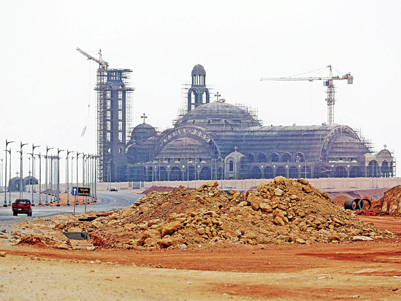 مشهد عام يظهر تشييد الكاتدرائية الجديدة بالعاصمة الإدارية شرق القاهرة الجمعة الماضية t(رويترز)