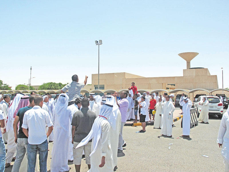 الساحات الخارجية للمدارس تشهد وقوع الشجار بين الأحداث