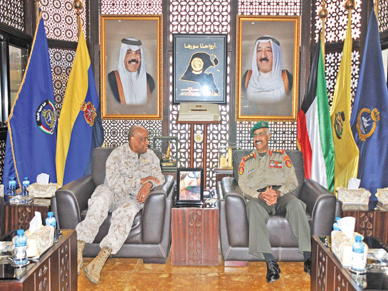 الخضر مستقبلا المسؤول العسكري الاميركي