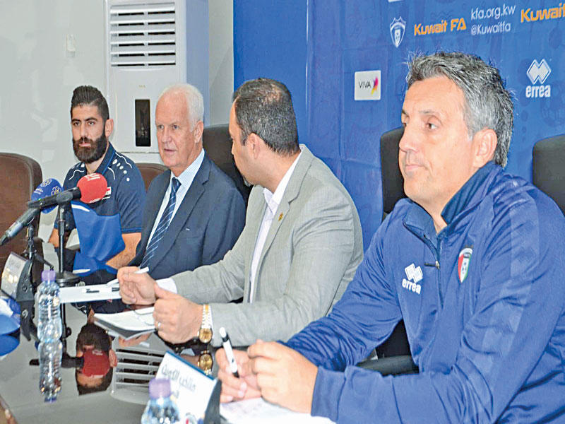 جوزاك وستينغ خلال المؤتمر الصحافي