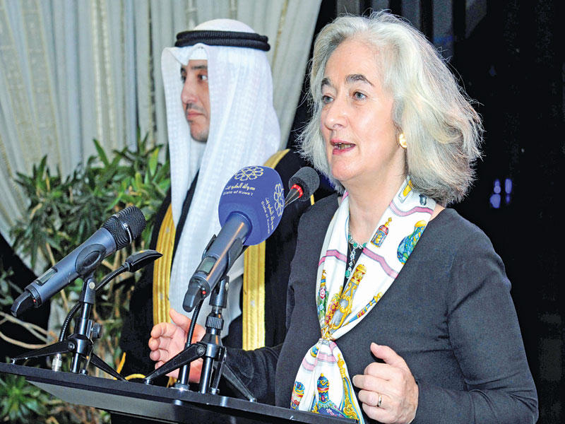 سفيرة فرنسا وأحمد الناصر خلال الحفل