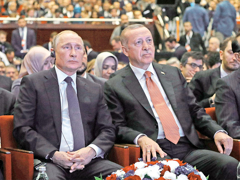 إردوغان وبوتين في إسطنبول أمس (رويترز)