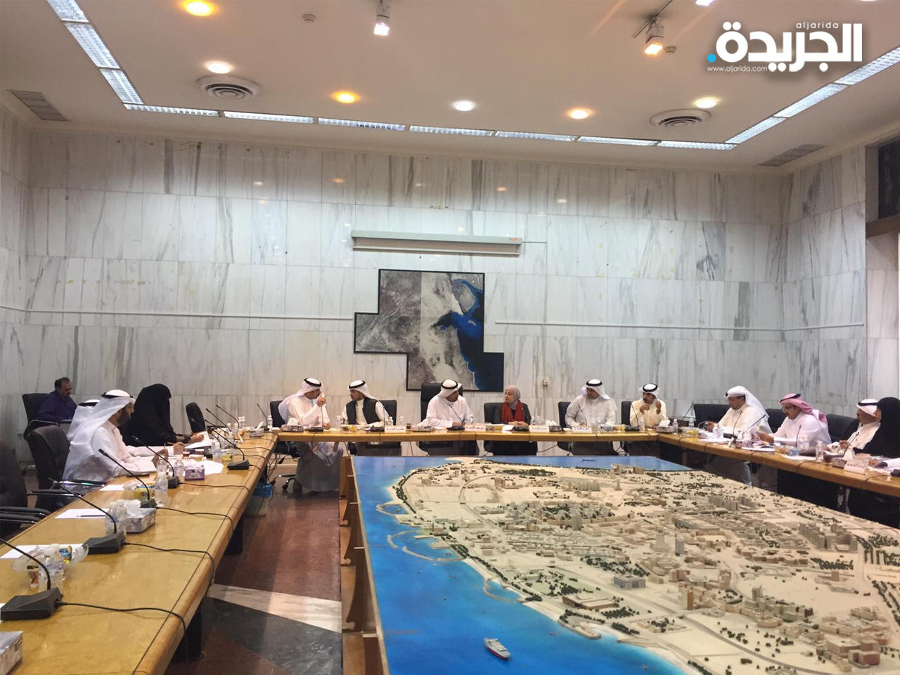 اللجنة الفنية في المجلس البلدي خلال الاجتماع