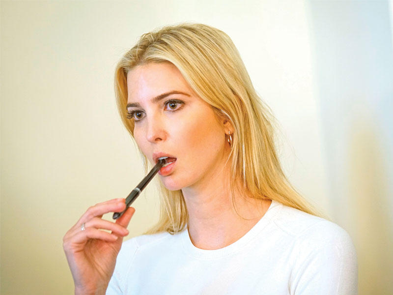 إيفانكا ترامب تشارك في اجتماع بالبيت الأبيض خلال يونيو الماضي      (ا ف ب)