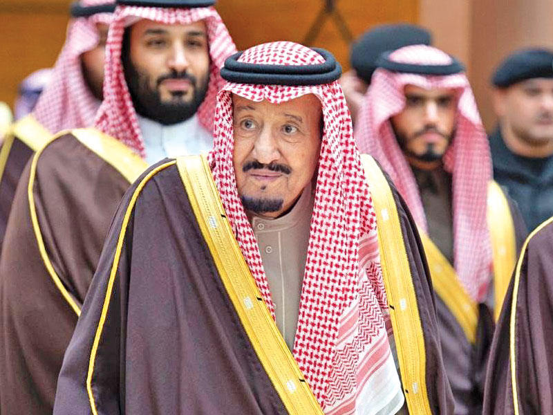 الملك سلمان لدى وصوله إلى تبوك مساء أمس الأولt(واس)