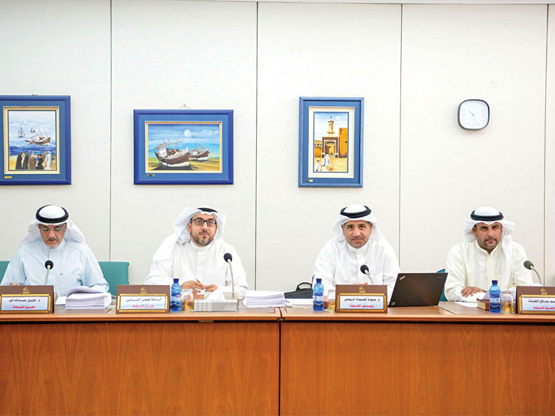 «التعليمية» خلال اجتماعها أمس