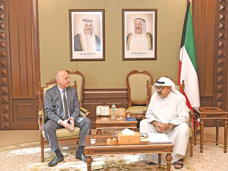 النائب الأول مستقبلاً المدير الإقليمي للبنك الدولي