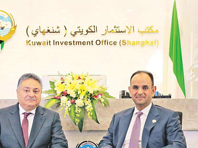 الحجرف وبستكي خلال افتتاح المكتب في شنغهاي