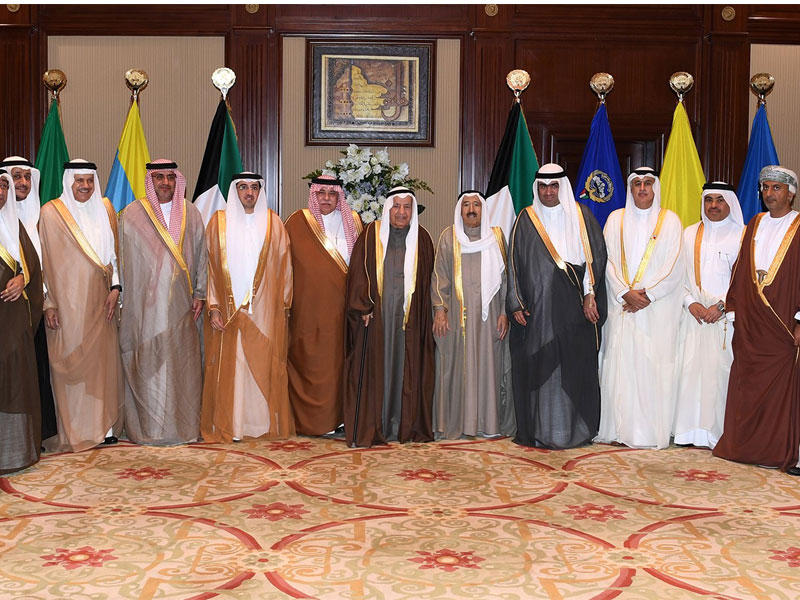 أمير البلاد مستقبلاً الروضان والزياني والغانم ورؤساء مجالس اتحاد غرف تجارة وصناعة دول مجلس التعاون 