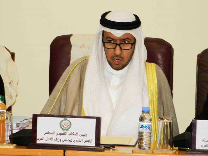 وزير العدل ووزير الأوقاف والشؤون الاسلامية الكويتي الدكتور فهد العفاسي خلال ترؤسه اجتماع المكتب التنفيذي لوزراء العدل العرب