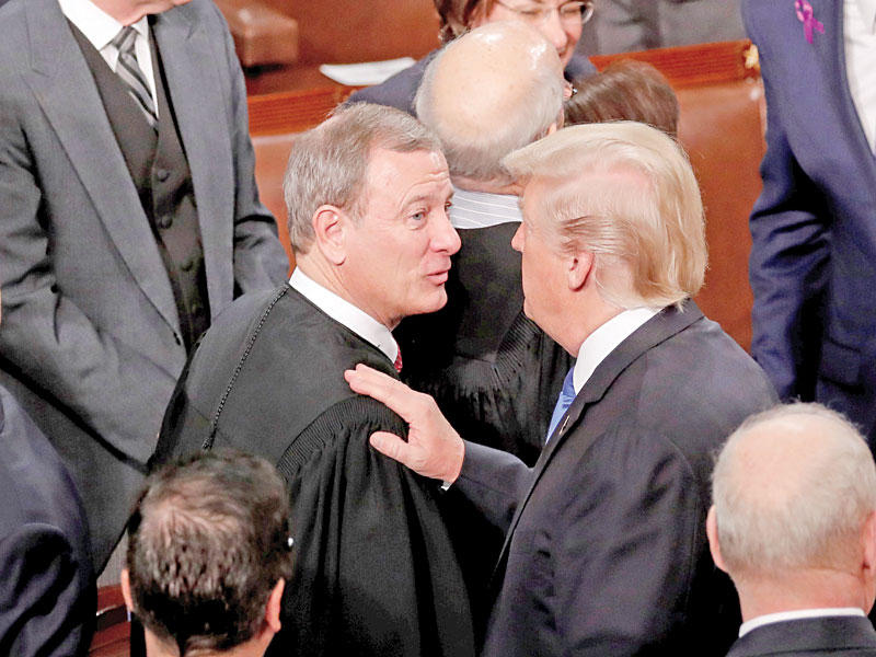 ترامب وروبرتس في الكونغرس في يناير الماضي  (رويترز)