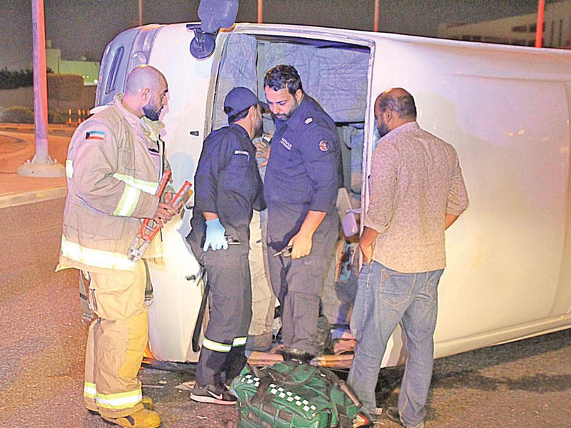 نقل المصابين في الحادث