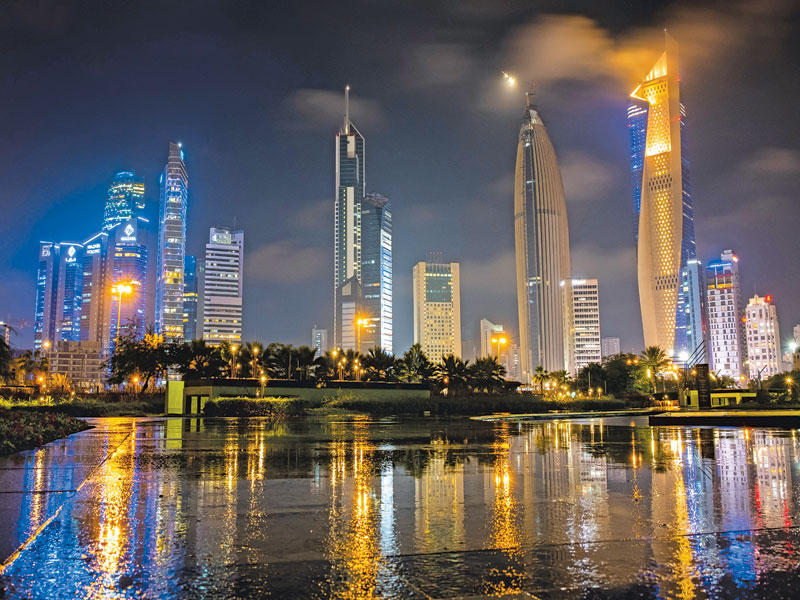 تجمعات مياه الأمطار التي اجتاحت البلاد أمس الأول