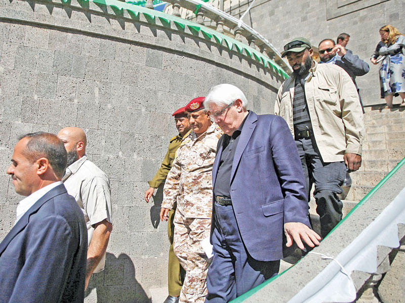 غريفيث مغادراً بعد لقاء قادة «أنصار الله» في صنعاء أمس  (رويترز)