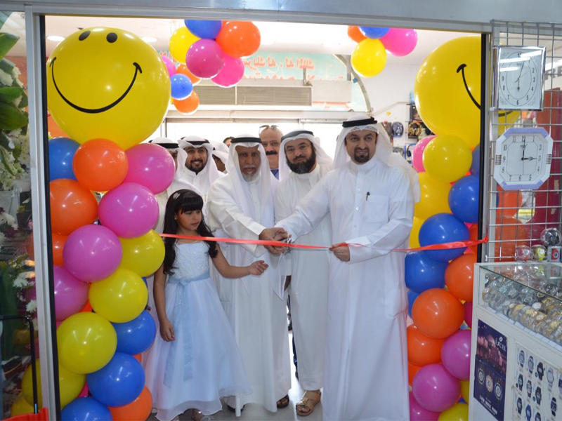 الحمادي خلال افتتاح مهرجان تخفيضات «تعاونية الرحاب»